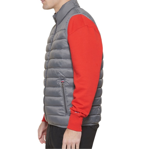 Tommy Hilfiger
Men's Quilted Vest size medium new with tags - Picture 5 of 15